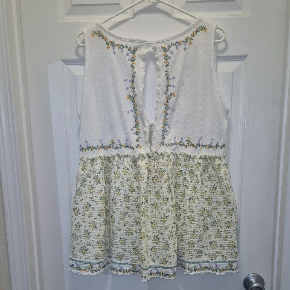 POL White Floral Embroidered Blouse - Picture 9 of 15